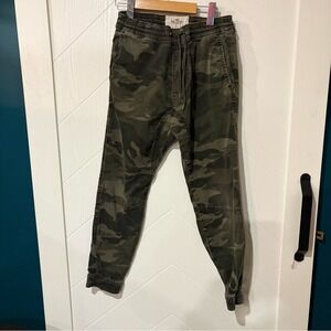 Hollister Men's Green Camouflage Joggers